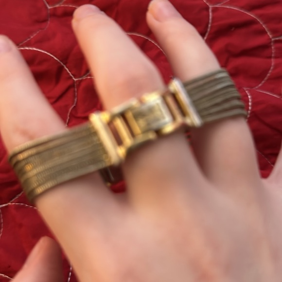 Vintage Guess Gold Women Watch - Picture 3 of 4